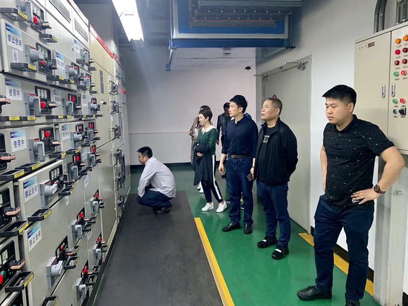 黄国全一行在连云港国家经济开发区地热能能源站考察调研。。。。_副本.jpg