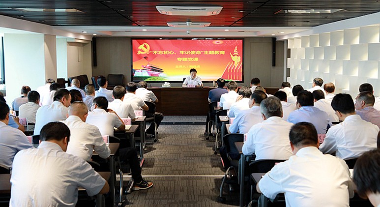 熊良虎在讲主题教育党课时指出：不忘初心铸党魂、切记使命勇继续，，永做新时代高质量生长的斗争者