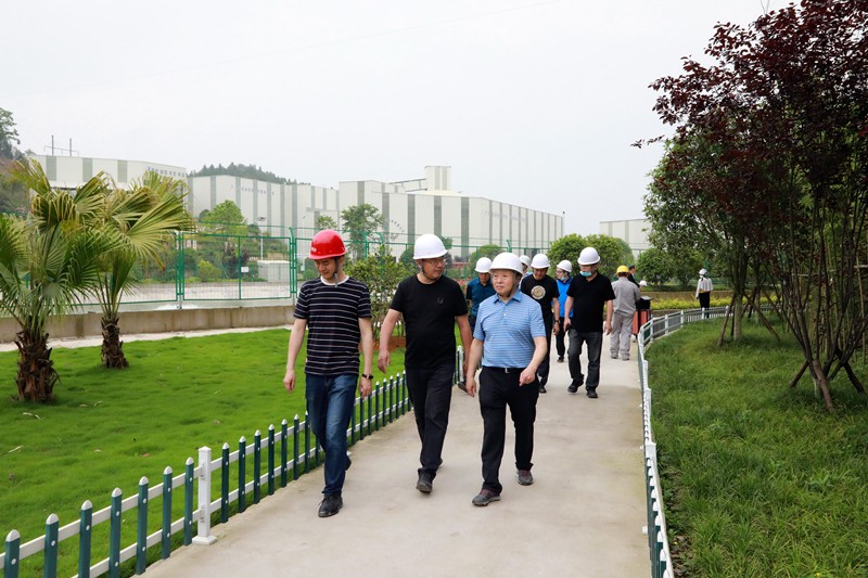 熊良虎在重庆市中科大业集团考察时强调：坚持生态优先战略，，，念好生态经、走好扶贫路