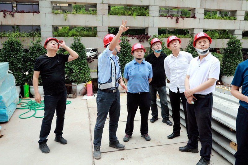 熊良虎在重庆市中科大业集团考察时强调：坚持生态优先战略，，，念好生态经、走好扶贫路