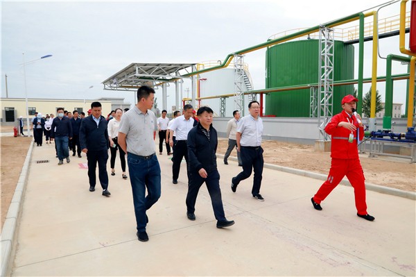 平博集团复工复产促增添项目观摩聚会与会职员走进绿色能源公司油气公司水情形公司陕北片区项目