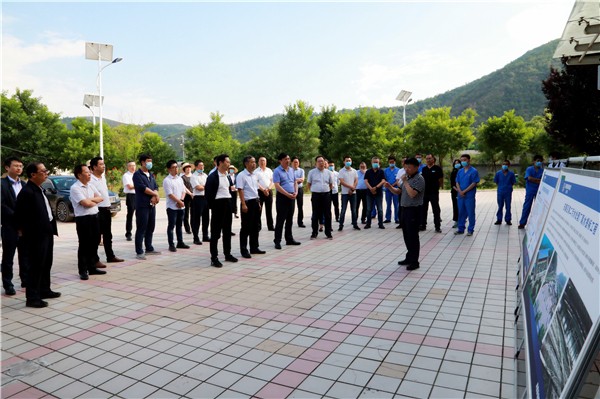 平博集团复工复产促增添项目观摩聚会与会职员走进绿色能源公司油气公司水情形公司陕北片区项目