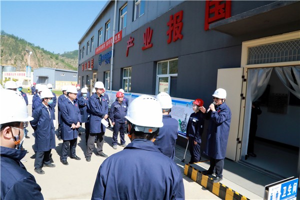 平博集团复工复产促增添项目观摩聚会与会职员走进环保保隆生态三秦在延在铜项目