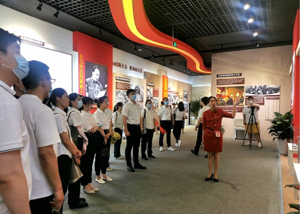 平博集团组织党员干部旅行陕西省庆祝中国共产党建设100周年主题展图片2_副本.jpg