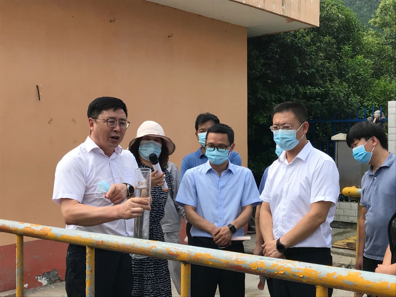 丹凤县政协主席周建政一行到丹凤县污水处置惩罚厂开展县域生态情形；；；；；ぷㄌ獾餮