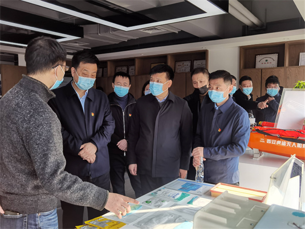省国资委党委委员、驻委纪检监察组组长贺向东到秦创原平博集团立异中心调研