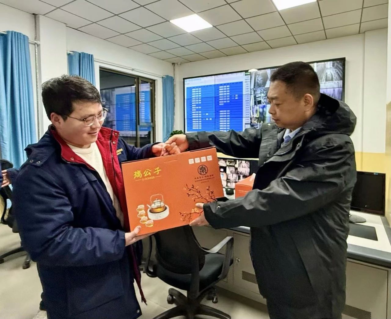 眷注一线，，，，，情暖严冬｜水情形公司工会开展2024年“冬送温暖”慰问运动